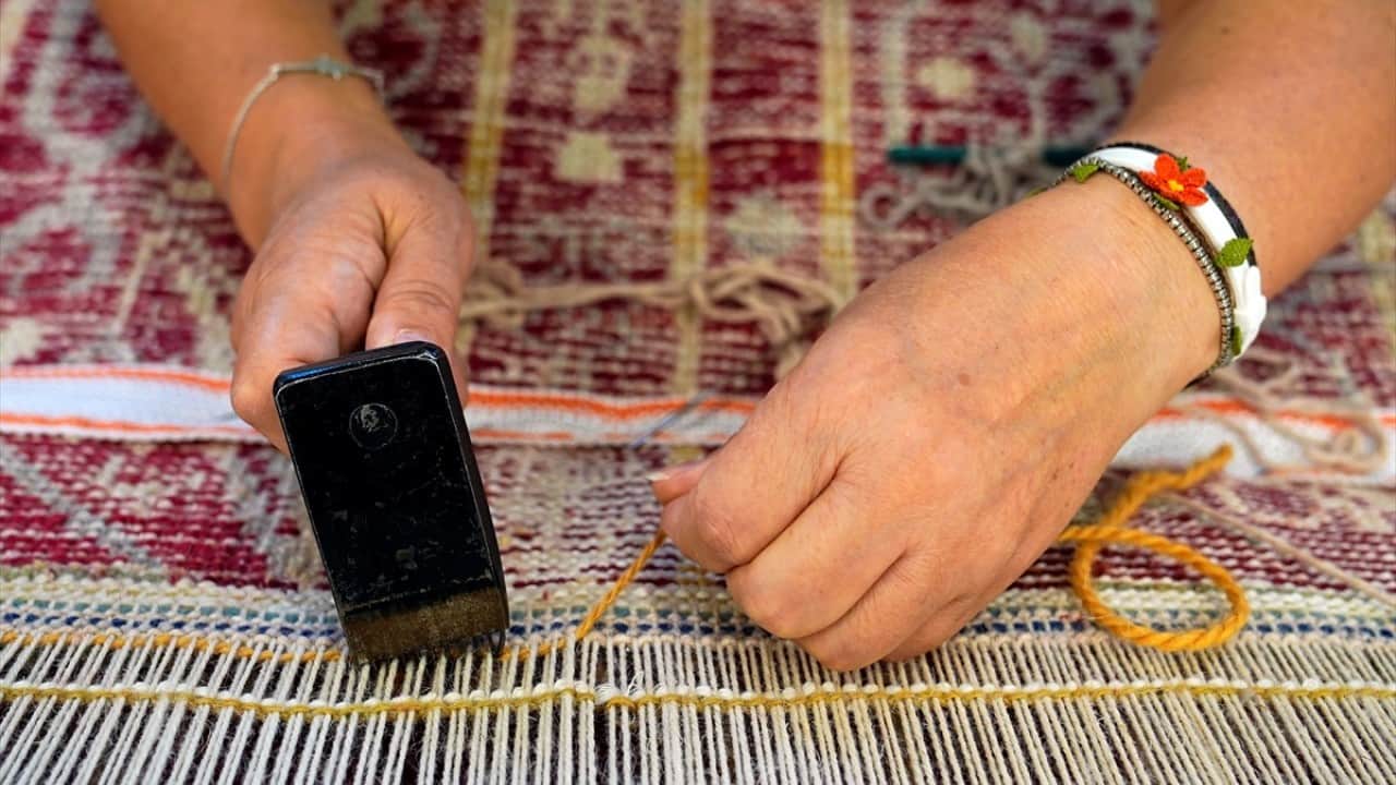 Foto - Tek tek elden geçiriliyor 500 yıllık saray seccadeleri gün yüzüne çıkacak