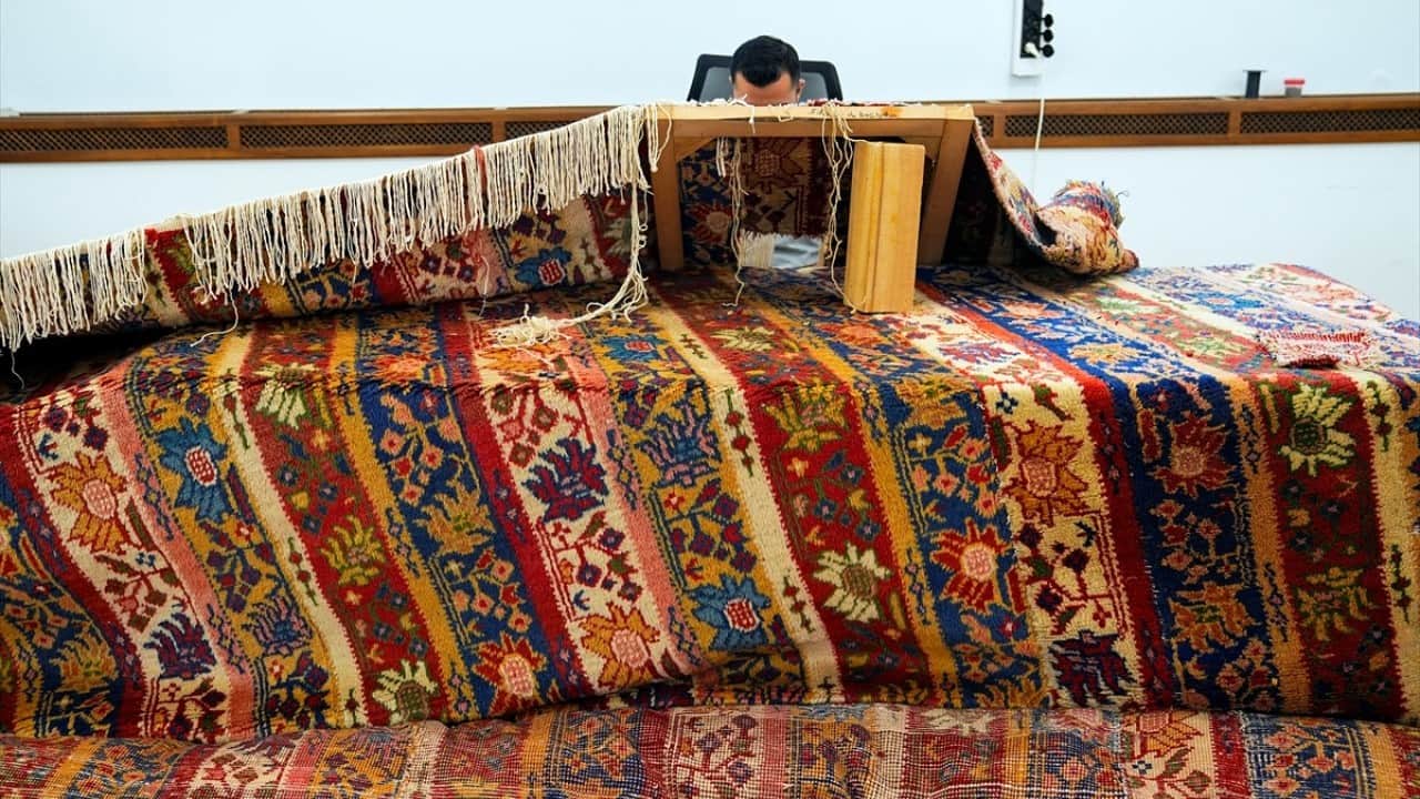 Foto - Tek tek elden geçiriliyor 500 yıllık saray seccadeleri gün yüzüne çıkacak