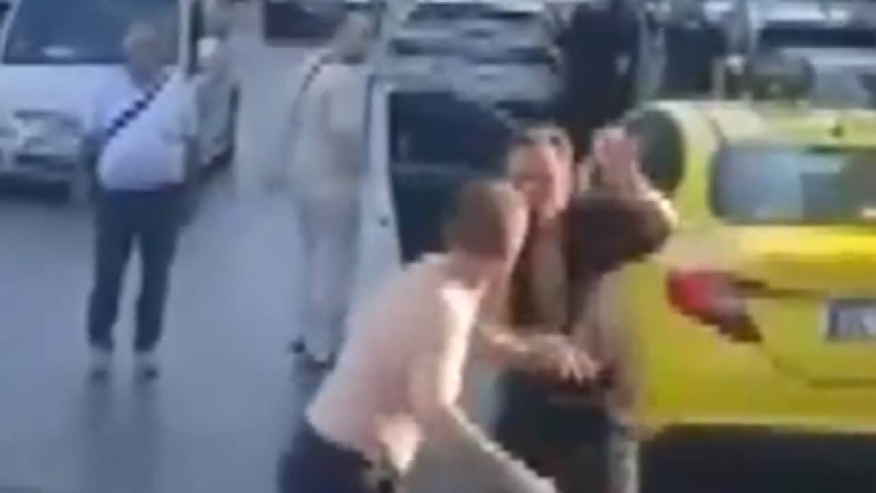 Foto - İstanbul'da taksi terörü: Tekme tokat birbirlerine girdiler!