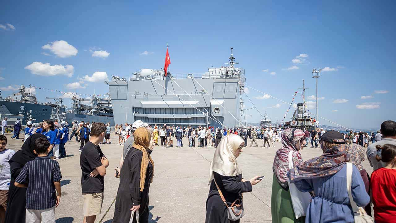 Foto - TEKNOFEST Mavi Vatan devam ediyor! TCG Anadolu'ya yoğun ilgi