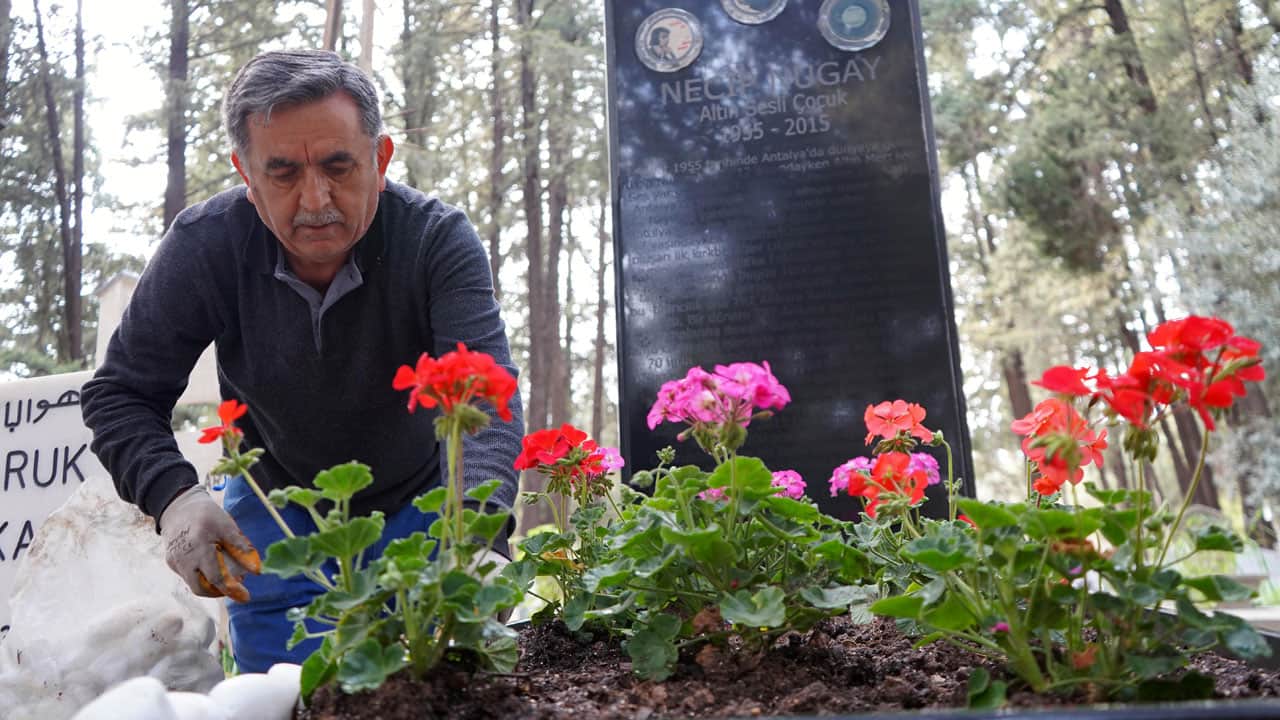 Foto - Teknoloji burada da devreye girdi! Artık kabir ziyaretleri görüntülü yapılıyor