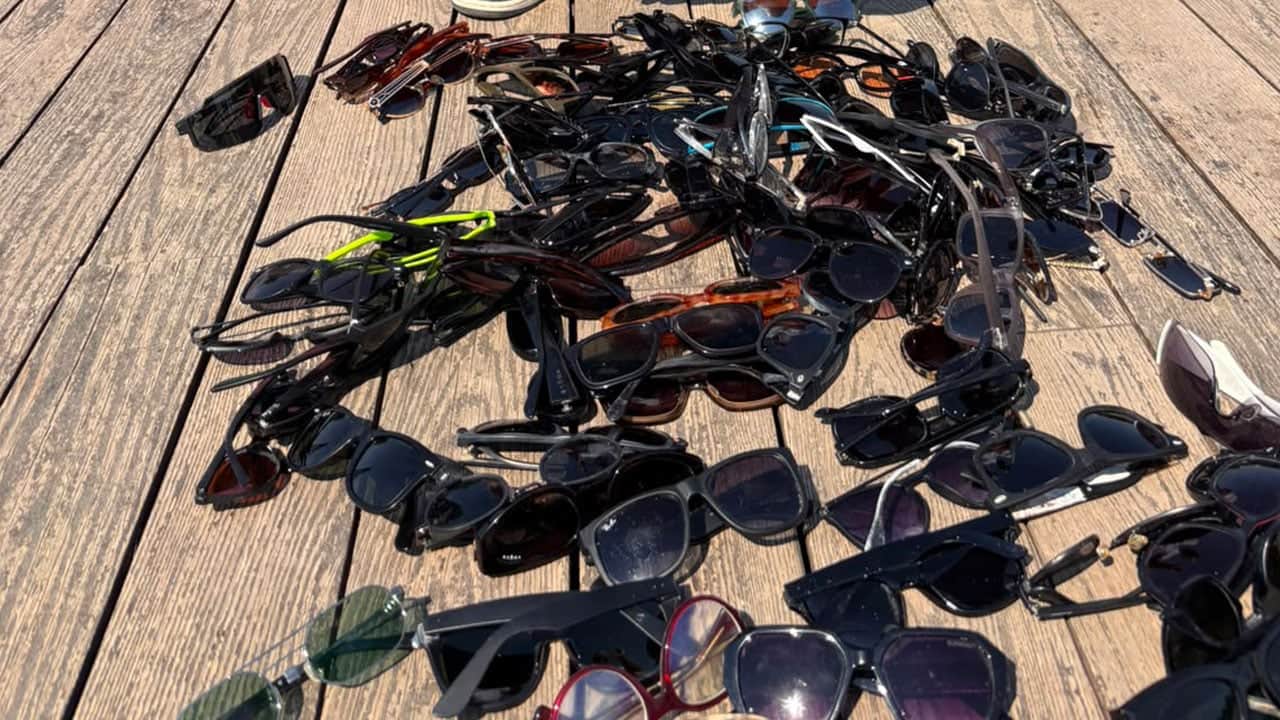 Foto - Telefon, cüzdan, lüks gözlükler buldu! Denizin dibinden servet çıktı