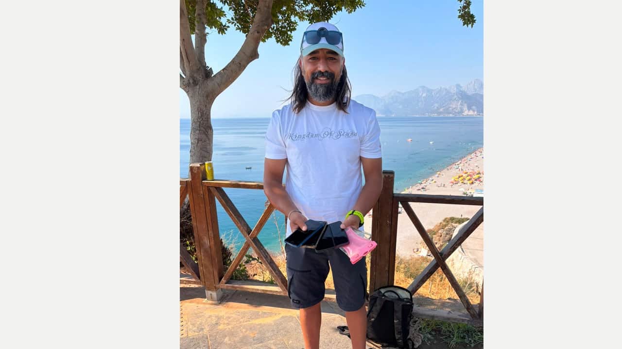 Foto - Telefon, cüzdan, lüks gözlükler buldu! Denizin dibinden servet çıktı