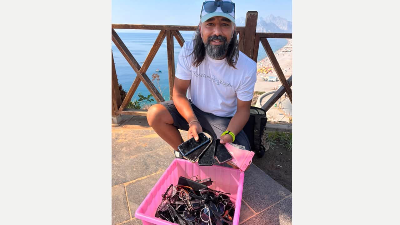 Foto - Telefon, cüzdan, lüks gözlükler buldu! Denizin dibinden servet çıktı