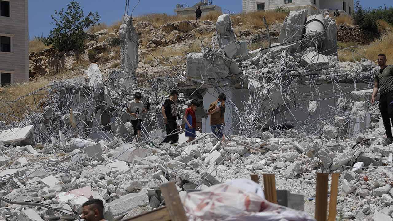 Foto - Teröristler yine evleri yıktı! İşgal genişliyor