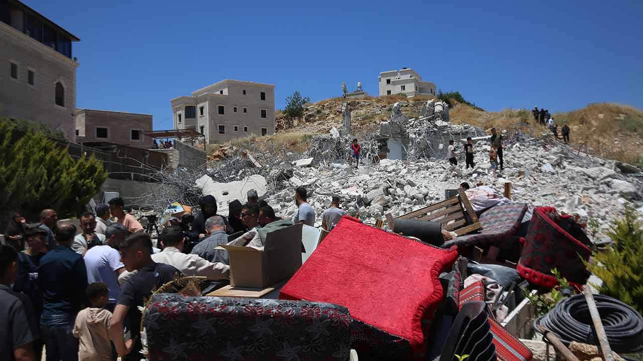 Foto - Teröristler yine evleri yıktı! İşgal genişliyor
