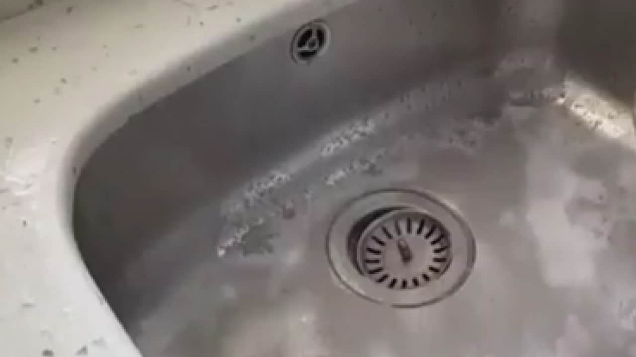 Foto - Tesisatçıdan önce bunu deneyin: Mutfak lavabosundaki inatçı tıkanıklığı söküp atan yöntem!