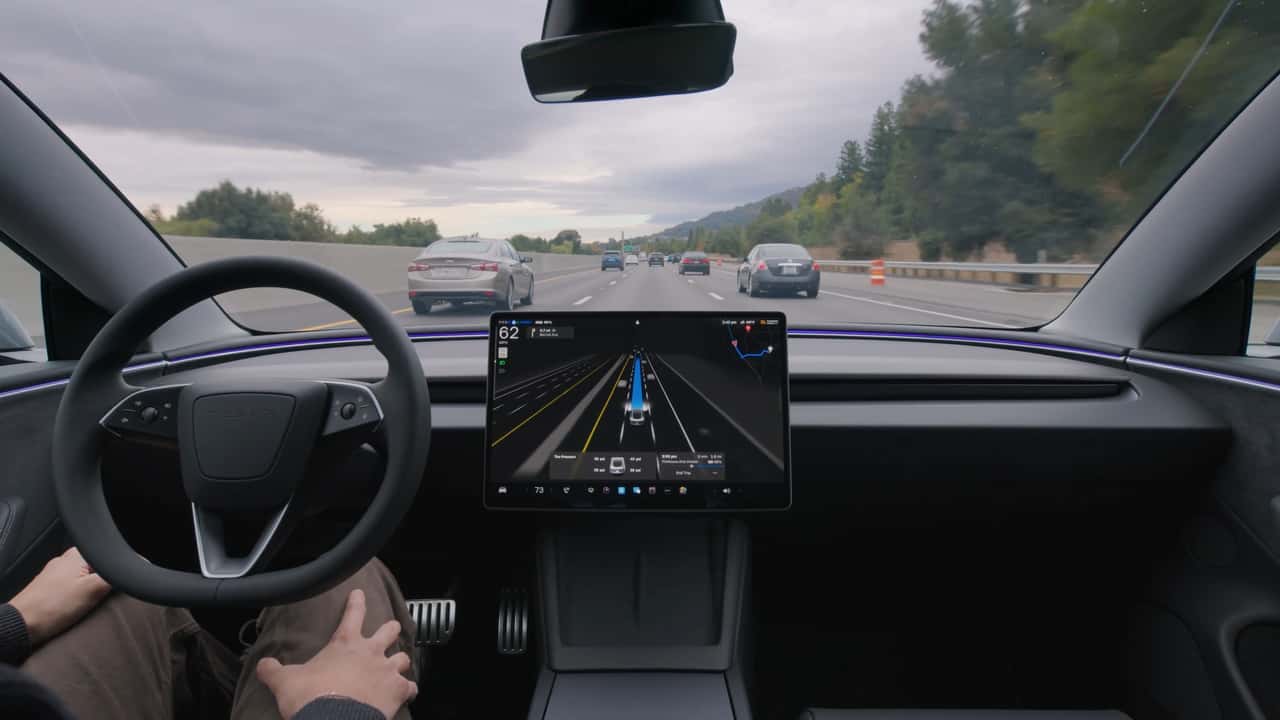Tesla’dan kazaya karşı otomatik müdahale! Direksiyon ve freni devralacak