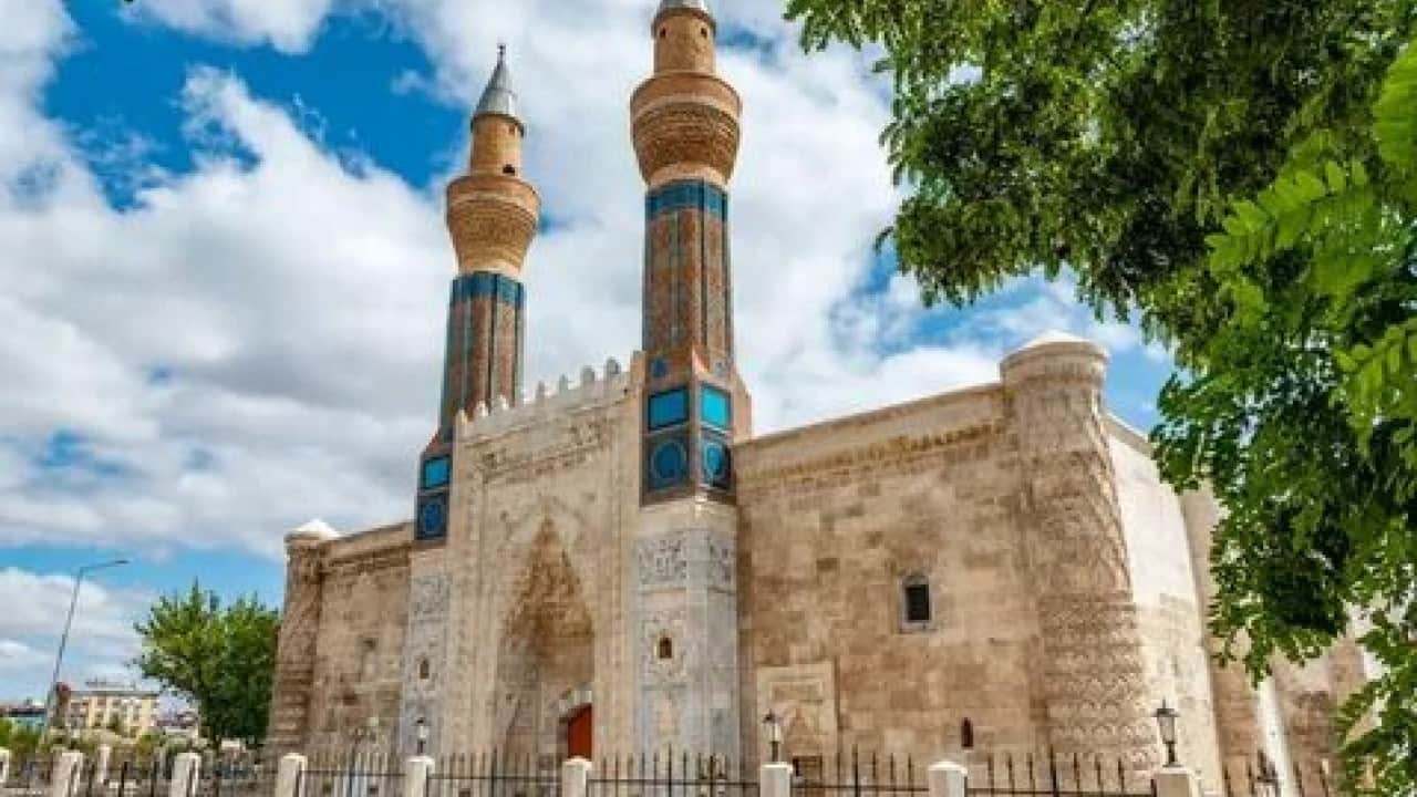 Foto - Tıp dünyasının öncüsü İbn Sina Sivas’ta anıldı! Gökmedrese’de gururlandıran program!