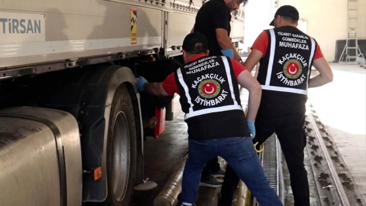 Foto - TIR dorsesinin altında yakalanan "bankamatik faresi" Arif Kocabıyık adliyede! Kaçmak istediği yer herkesi şaşırttı