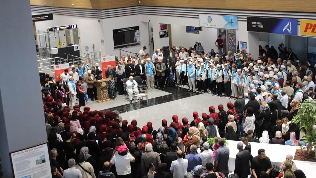 Foto - Tokat’tan 190 hafızla kutsal topraklara kutlu yolculuk