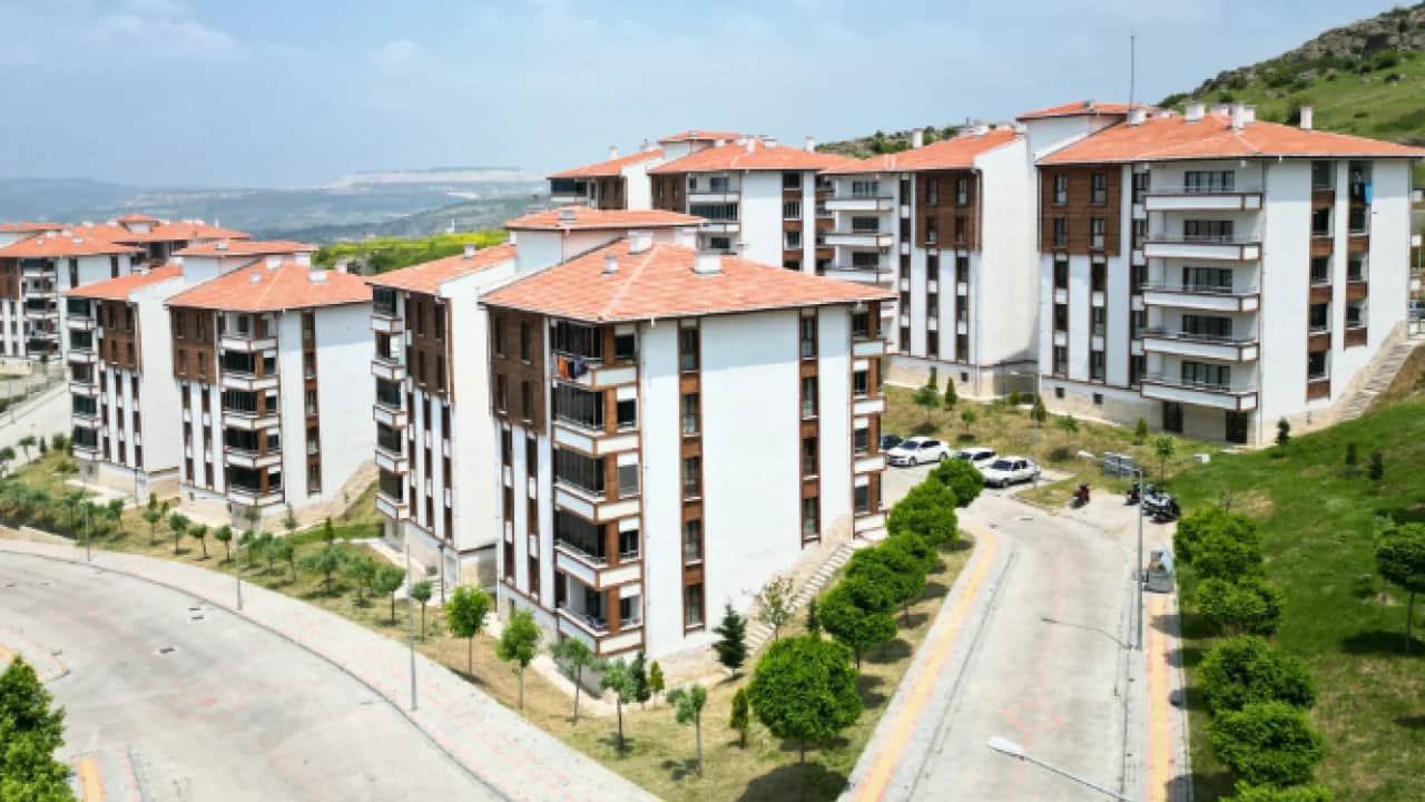 Foto - TOKİ hak sahibinden teslimat çağrısı: Evlerimize kavuşmak istiyoruz