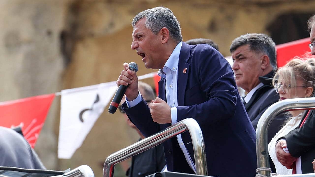 Foto - "Topluca size katılalım" demiş! Özgür Özel’in teklif yaptığı parti herkesi şaşkına çevirdi 