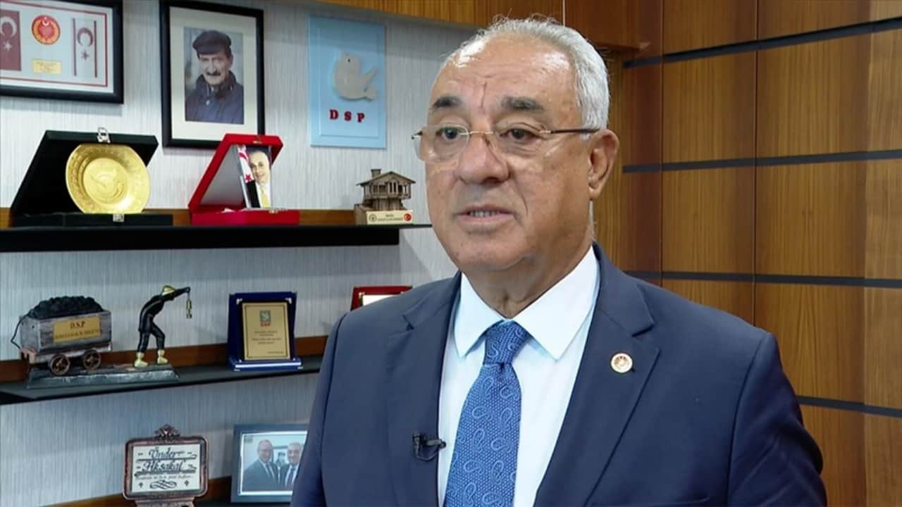 Foto - "Topluca size katılalım, sonra partinin yönetimini bize verin" iddiaları sonrası dikkat çeken gelişme! DSP lideri Aksakal, Özgür Özel’in resmen feleğini şaşırttı