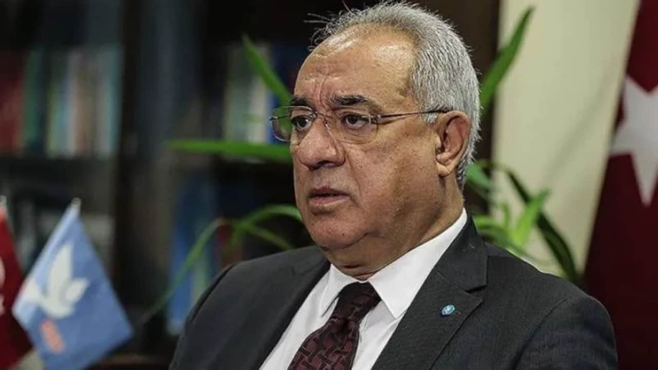 Foto - "Topluca size katılalım, sonra partinin yönetimini bize verin" iddiaları sonrası dikkat çeken gelişme! DSP lideri Aksakal, Özgür Özel’in resmen feleğini şaşırttı