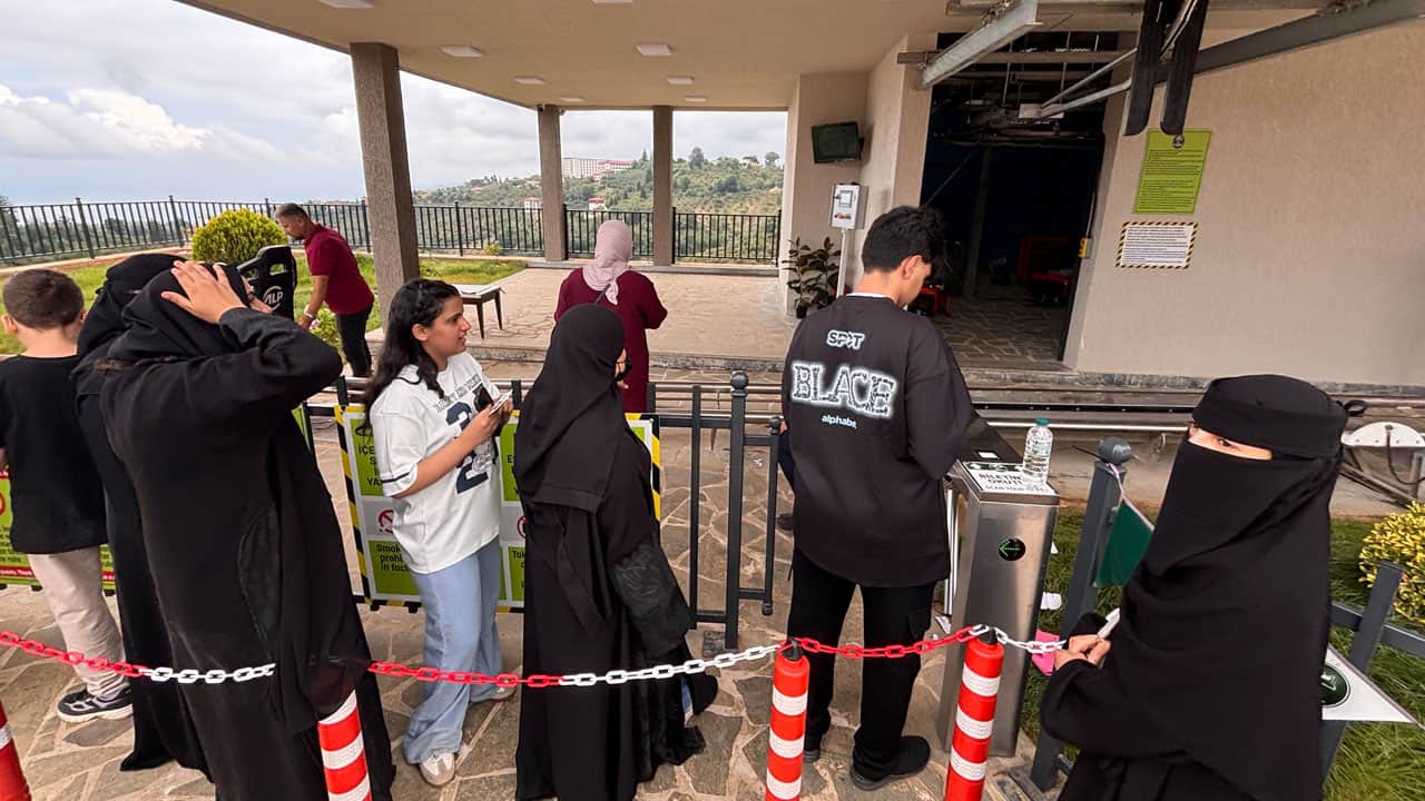 Foto - Trabzon’da daha ilk günden akın ettiler! Metrelerce kuyruk oluşuyor