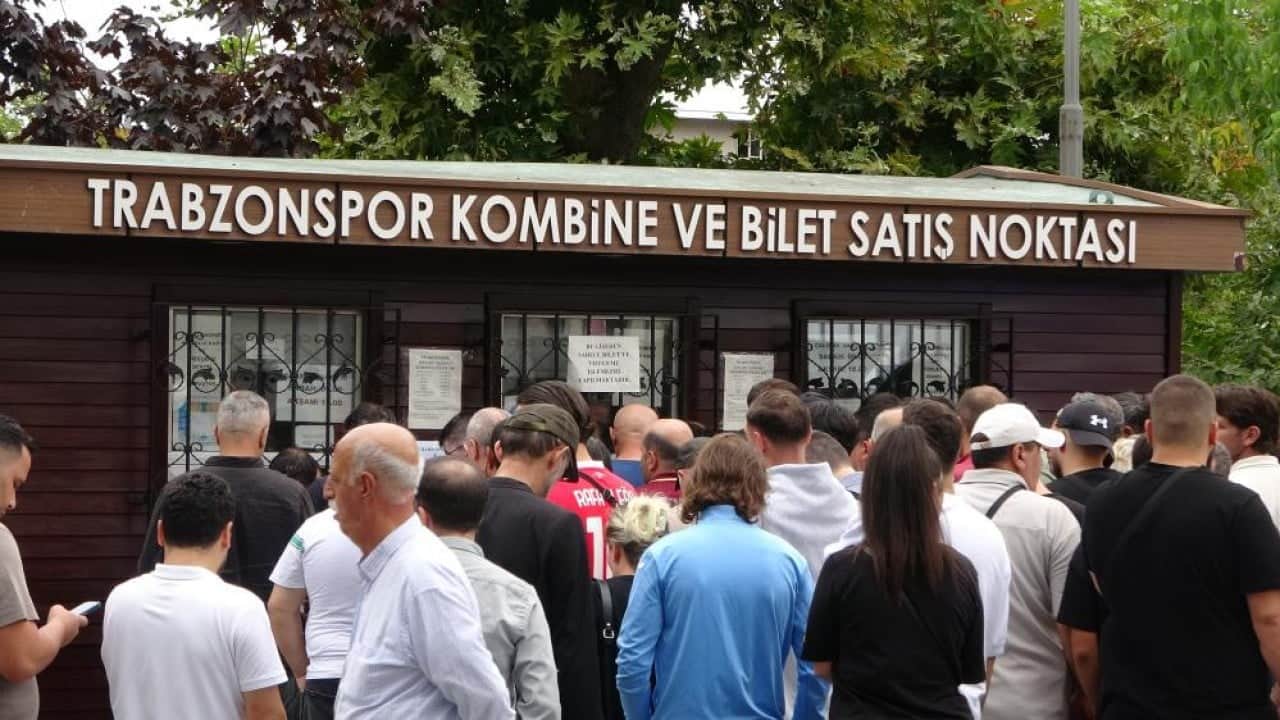 Trabzonspor-Galatasaray maçının biletleri satışa sunuldu! Taraftarlardan derbi büyük ilgi