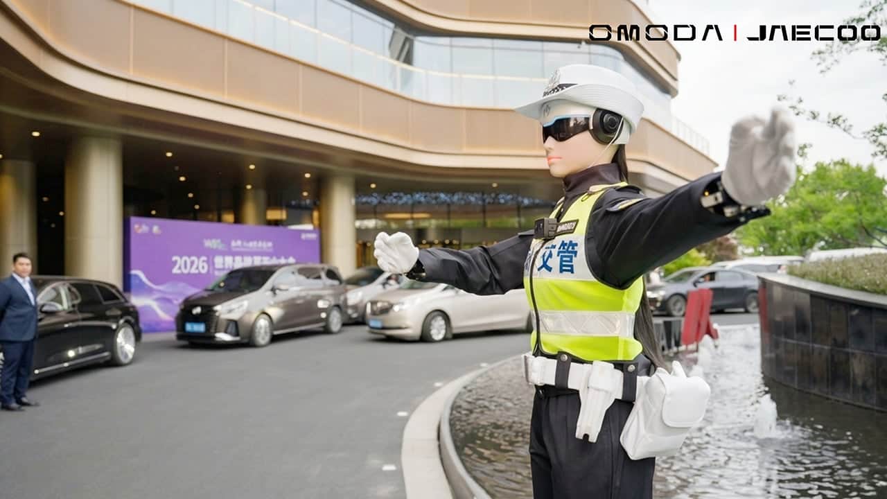 Trafiği robot polisler yönetmeye başladı! OMODA | JAECOO’dan teknoloji dünyasını şaşırtan tanıtım! 