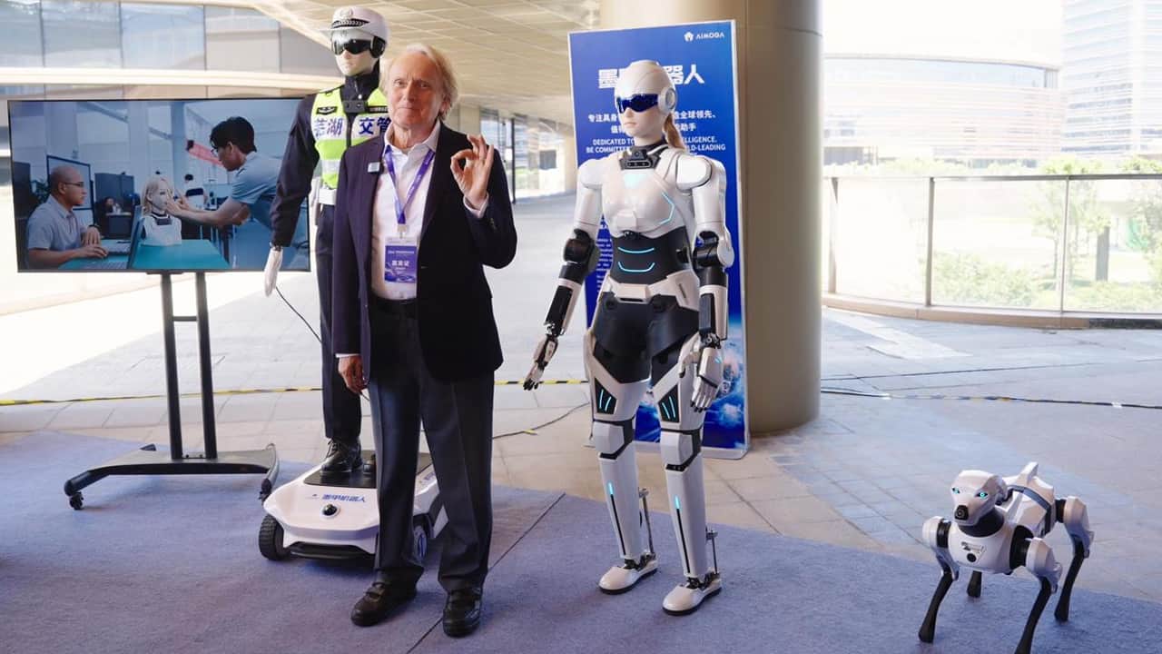 Foto - Trafiği robot polisler yönetmeye başladı! OMODA | JAECOO’dan teknoloji dünyasını şaşırtan tanıtım! 