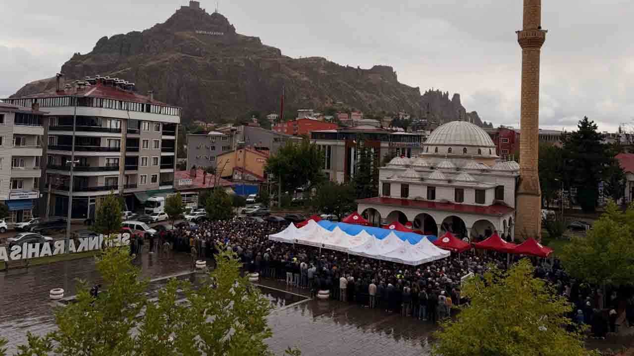 Foto - Trafik kazasında hayatını kaybetmişti: Şehit polise hüzünlü veda