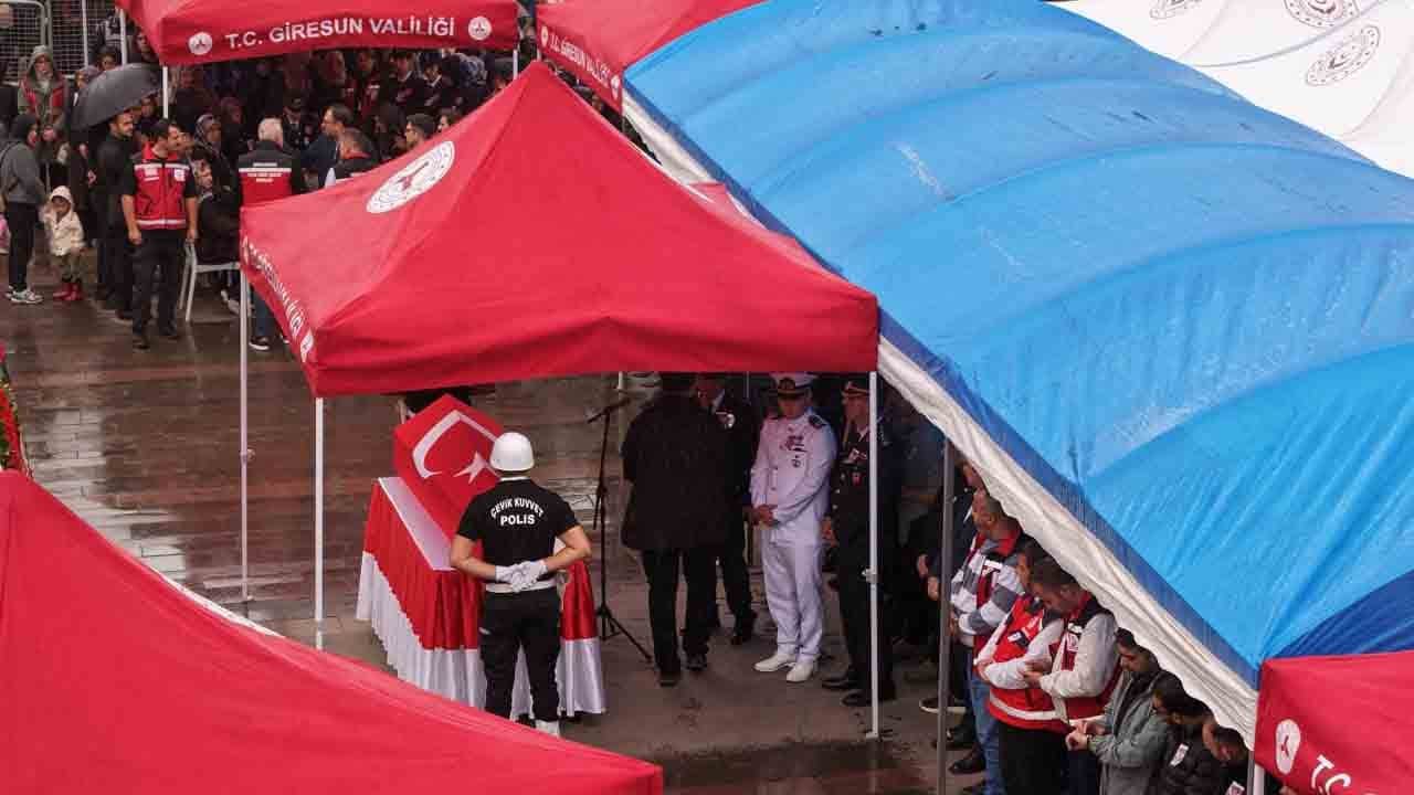 Foto - Trafik kazasında hayatını kaybetmişti: Şehit polise hüzünlü veda