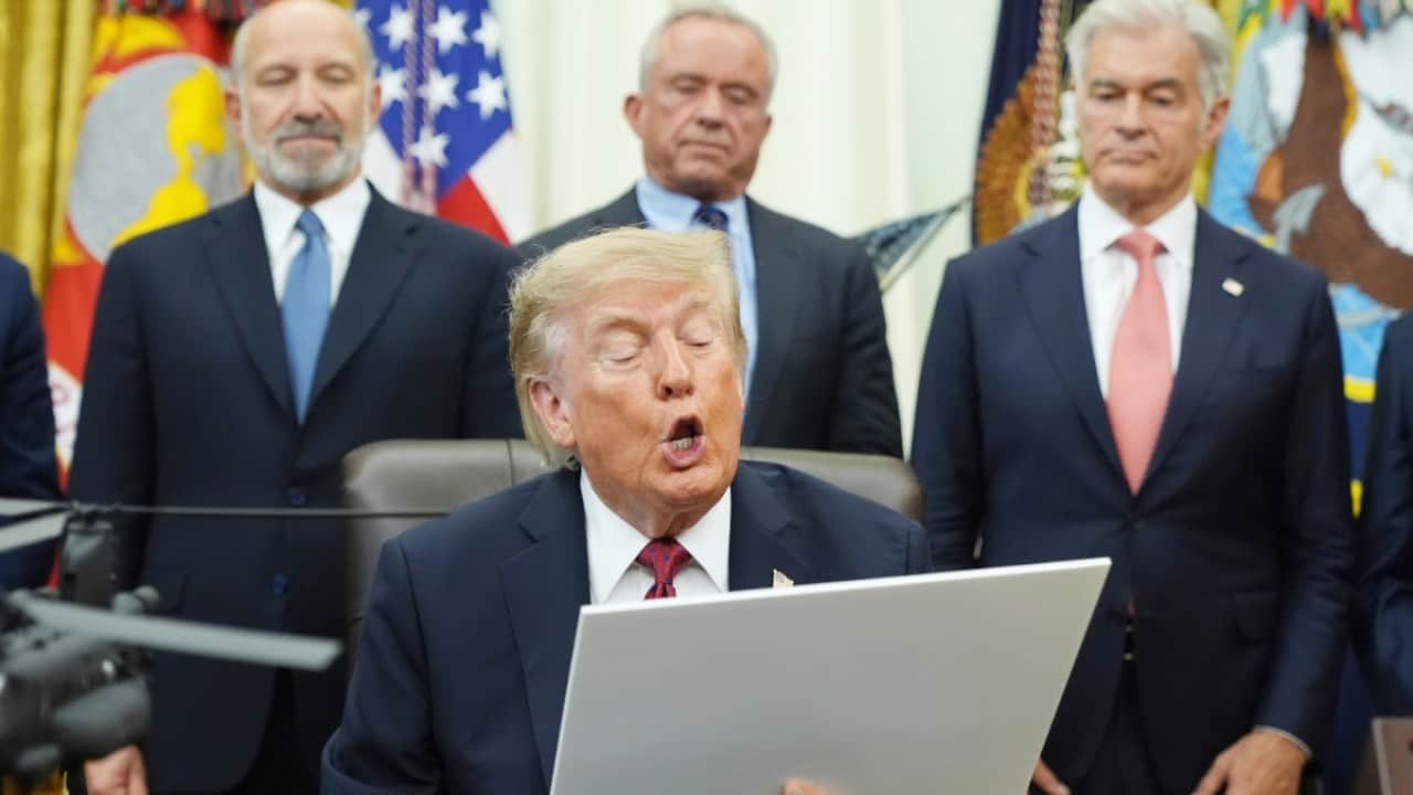 Foto - Trump rahat durmuyor! Şimdi de o adaya kafayı taktı