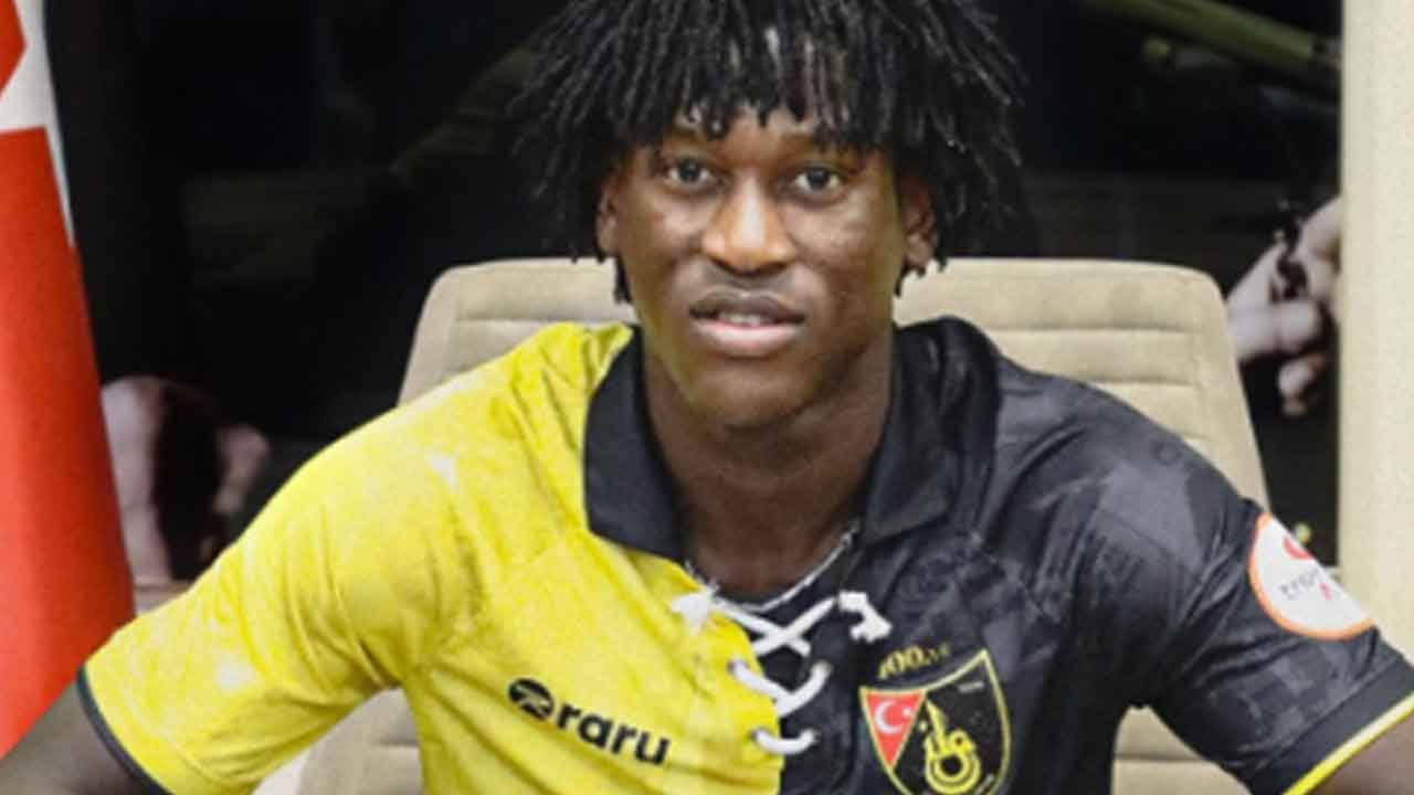 Foto - Tüm Türkiye'yi kahreden gelişme: Ünlü futbolcu maç sonunda kalp krizi geçirdi, yoğun bakıma kaldırıldı