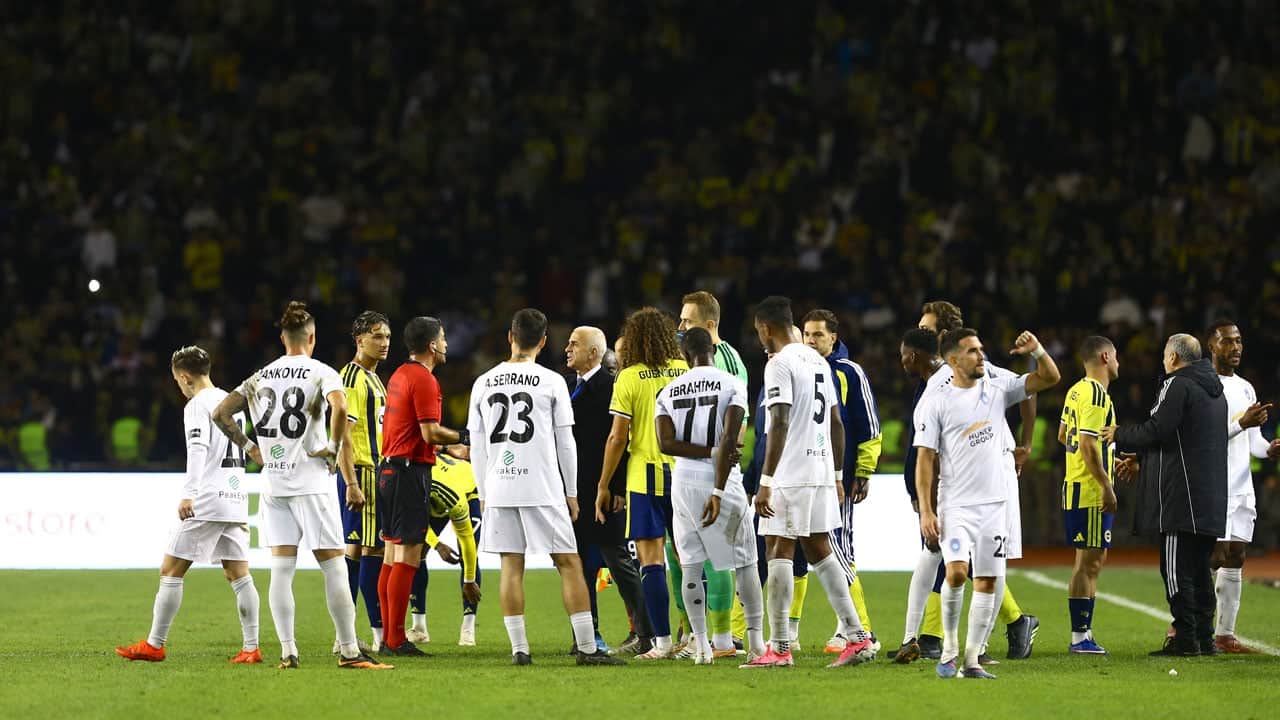 Foto - Turan Tovuz’u 2-0 mağlup etti! Greenwood kırmızı kart gördü, Fenerbahçe 11 kişi devam etti