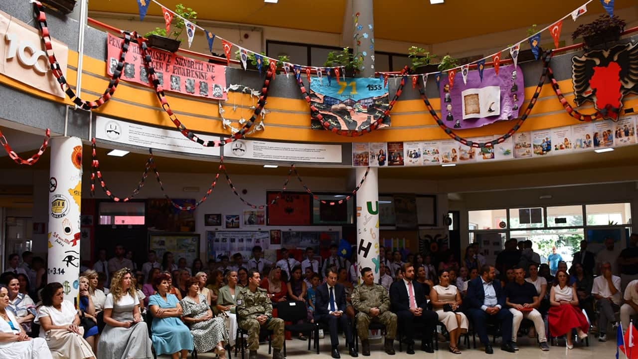 Foto - Türk askeri, Kosovalı çocuklar için oyun parkı kurdu