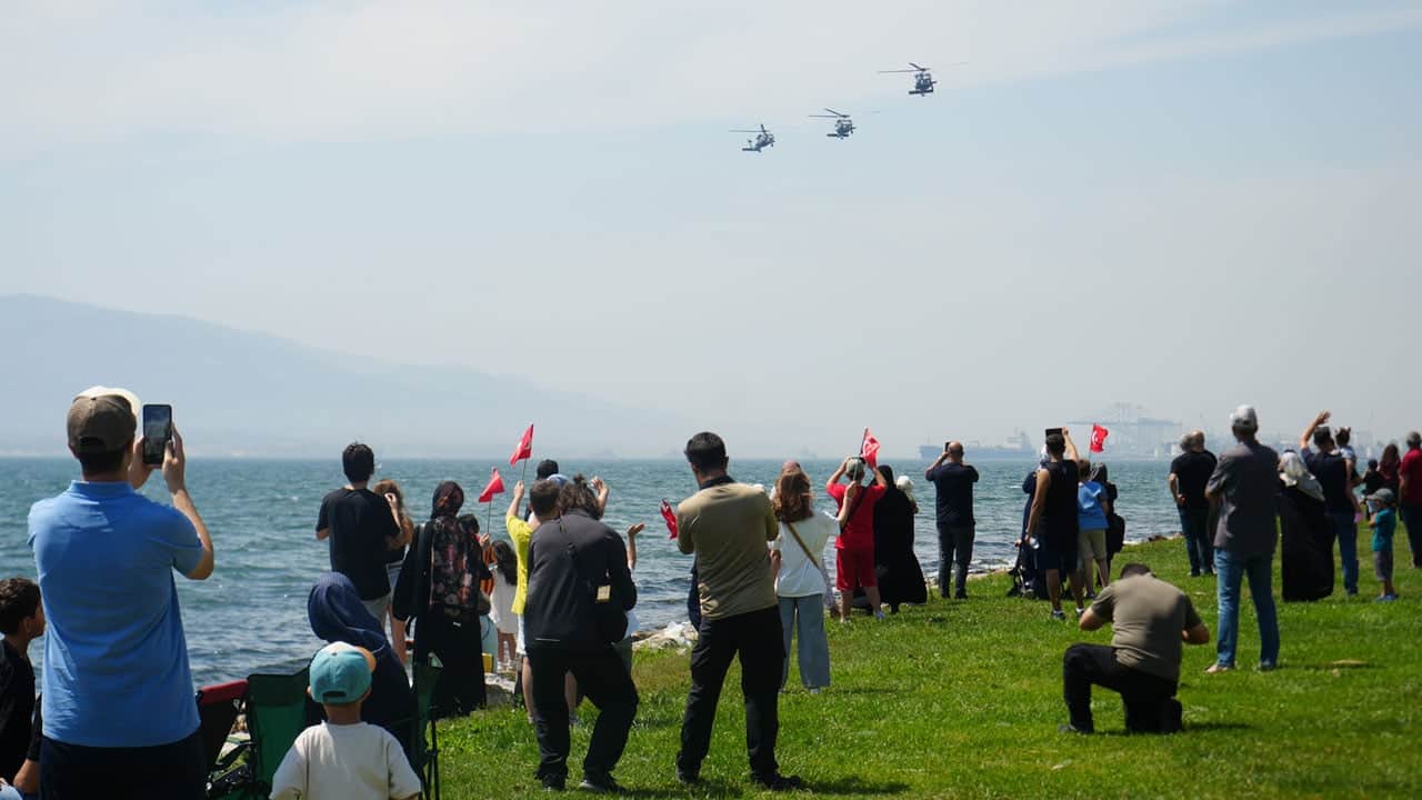 Foto - Türk donanmasından İzmit Körfezi'nde selamlama geçişi: Size kurban olurum 