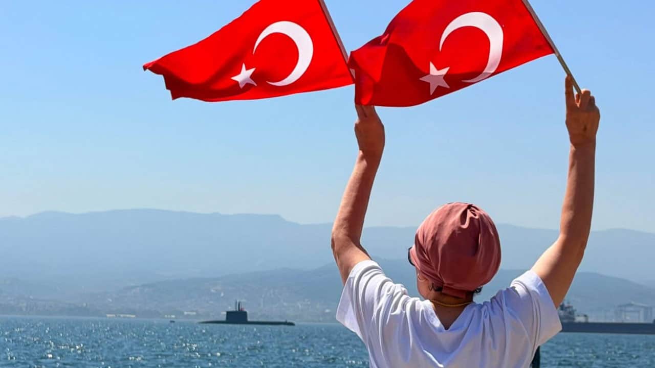 Foto - Türk donanmasından İzmit Körfezi'nde selamlama geçişi: Size kurban olurum 