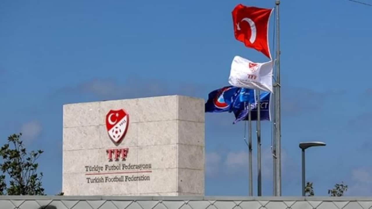 Foto - Türk futbolunda yer yerinden oynayacak! TFF Başkanı Hacıosmanoğlu’nun gizli yazışmaları dosyaya girdi: "Torpil listesi" ortaya çıktı