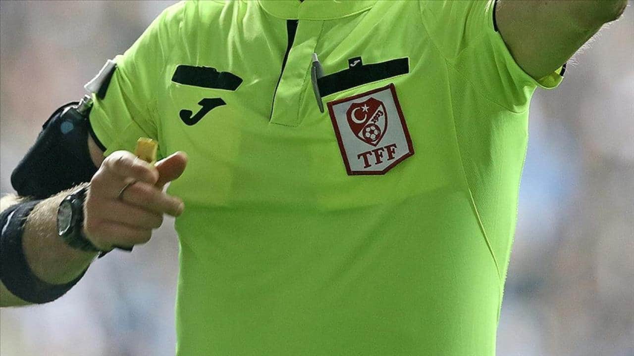 Foto - Türk futbolunda yer yerinden oynayacak! TFF Başkanı Hacıosmanoğlu’nun gizli yazışmaları dosyaya girdi: "Torpil listesi" ortaya çıktı