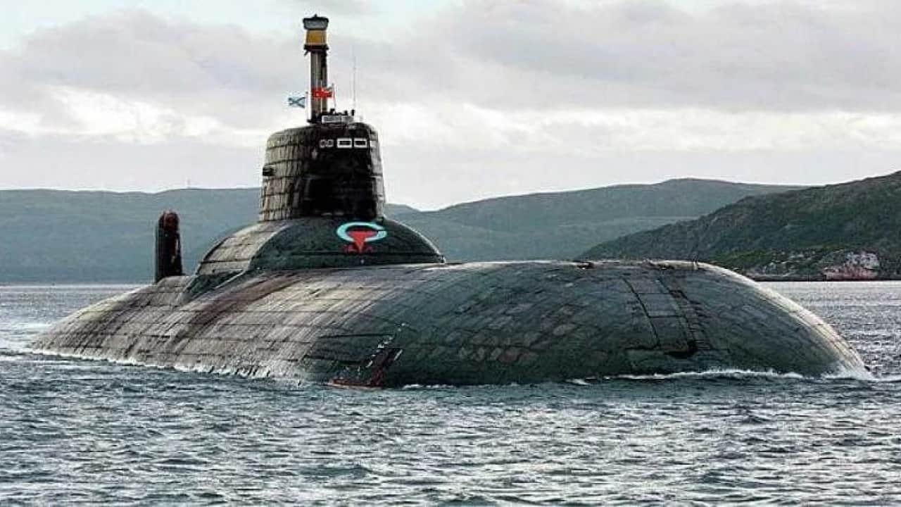Foto - 'Türk İHA'larını vuracağız' diyorlardı! Nükleer balistik füze denizaltısı ve savaş gemisini suya indirdiler