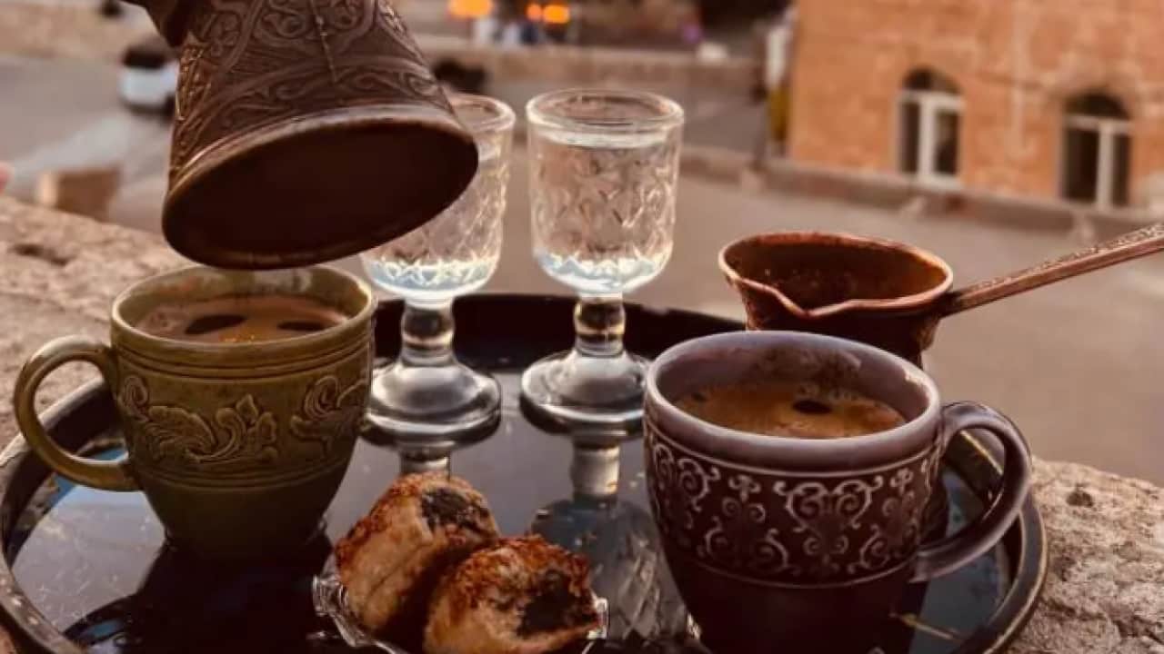 Foto - Türk kahvesinin yanında neden su verilir? Meğer çok derin anlamı varmış!