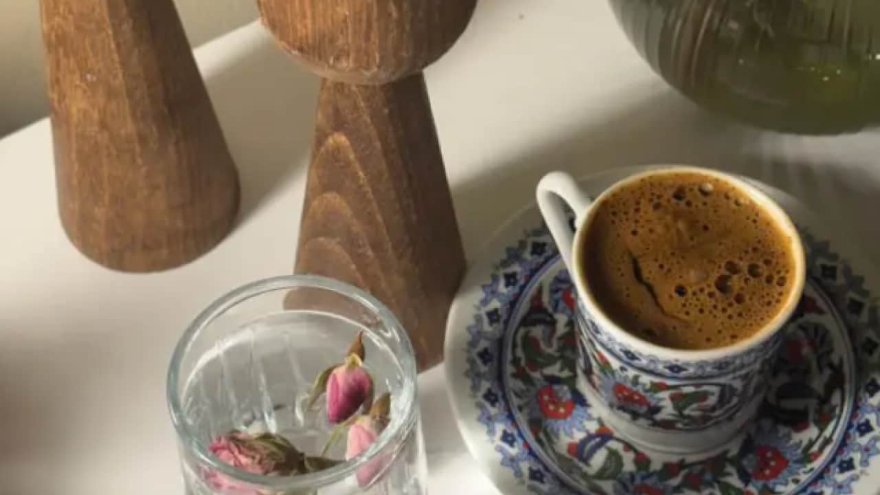 Foto - Türk kahvesinin yanında neden su verilir? Meğer çok derin anlamı varmış!