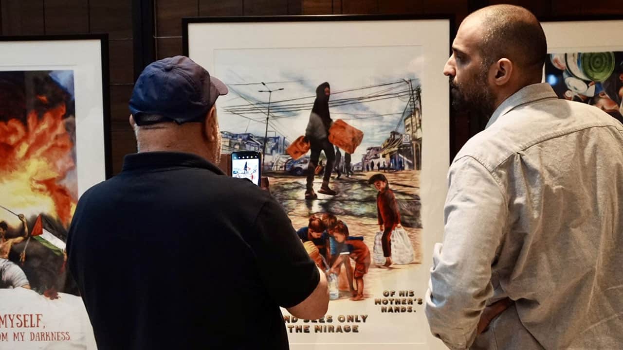 Foto - Türk sanatçı Aygeç'in ‘Sürgündeki Zeytin Ağacına Posterler’ sergisi Filistin'de açıldı
