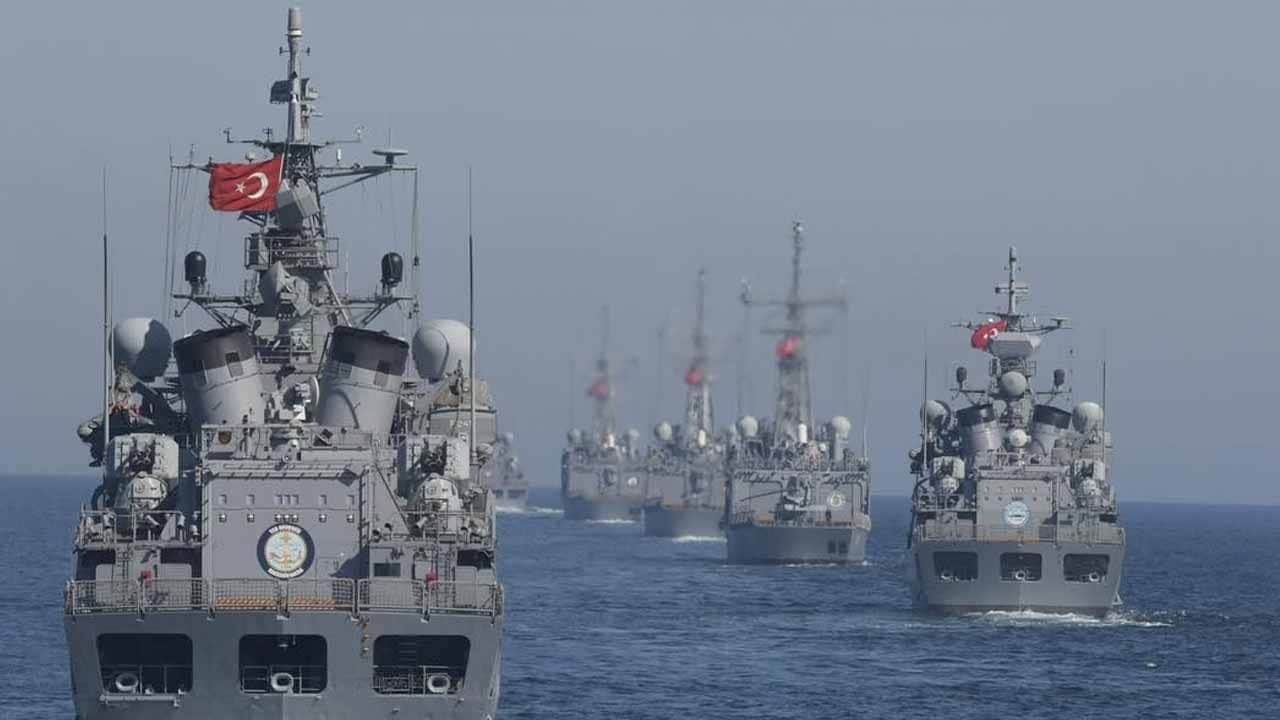 Foto - Türk savaş gemileri, İsrail savaş gemileriyle karşı karşıya geldi!