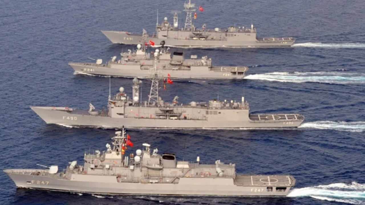Foto - Türk savaş gemileri, İsrail savaş gemileriyle karşı karşıya geldi!