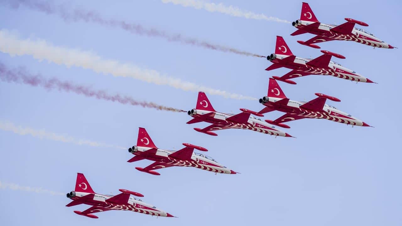 Foto - Türk Yıldızları Güneydoğu göklerinde! TEKNOFEST’te görkemli akrobasi şöleni!
