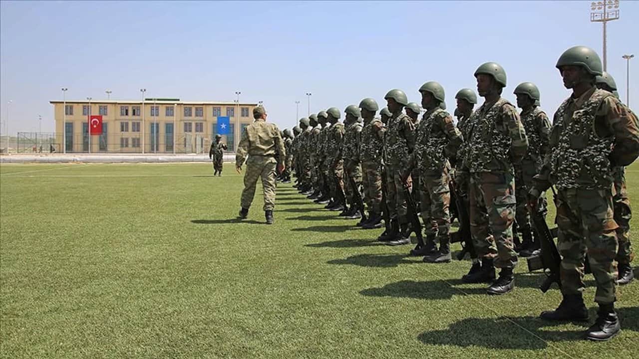 Foto - Türkiye el atınca ayağa kalktılar! O ülkenin güvenliği "Türk pençesi"ne emanet