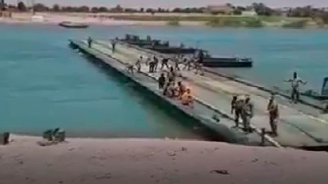 Foto - Türkiye Fırat’ın iki yakasını Suriye’de bir araya getirdi: 300 metrelik askeri yüzer köprü inşa edildi