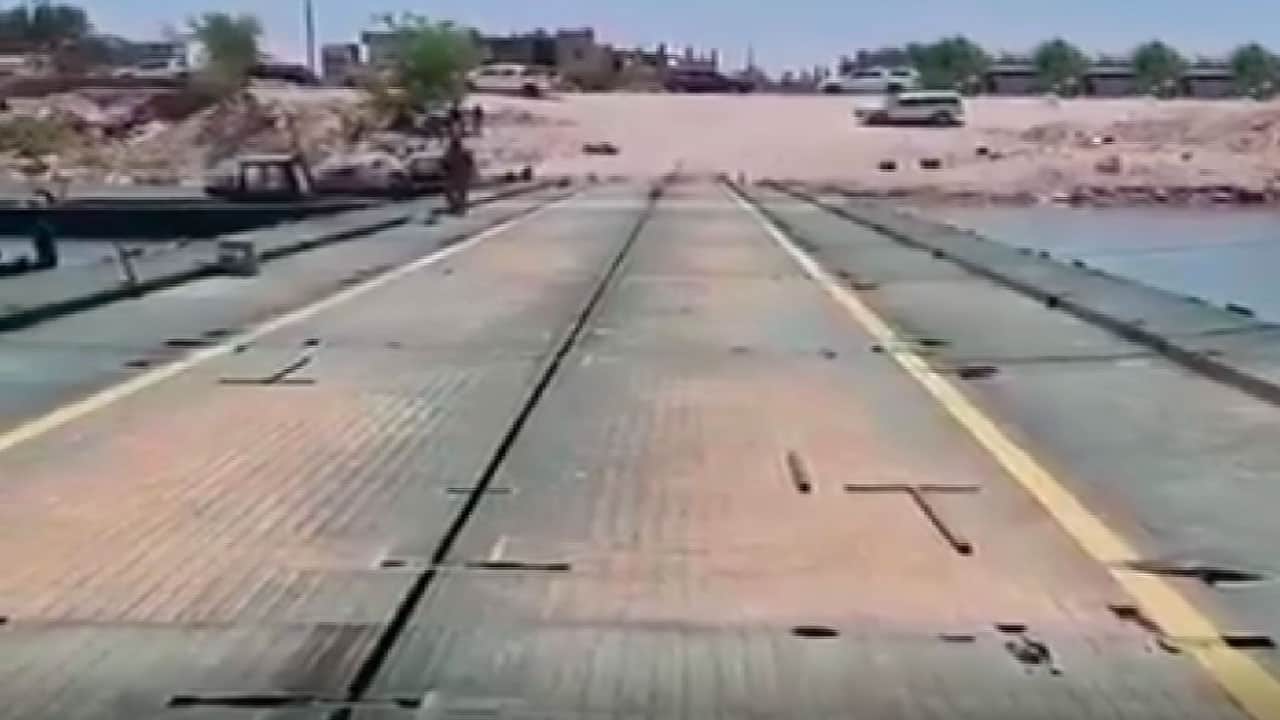 Foto - Türkiye Fırat’ın iki yakasını Suriye’de bir araya getirdi: 300 metrelik askeri yüzer köprü inşa edildi