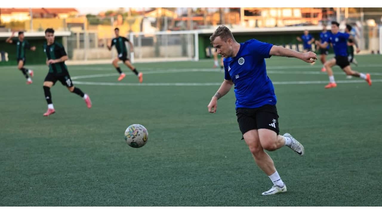 Foto - Türkiye-Fransa maçında ilginç kare! Eski Türk futbolcu, güvenlik görevlisi olmuş