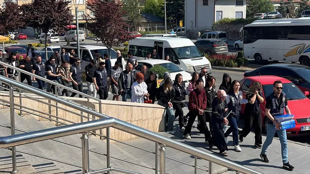 Foto - Türkiye güne dev operasyonla uyandı: 80 kişi gözaltında