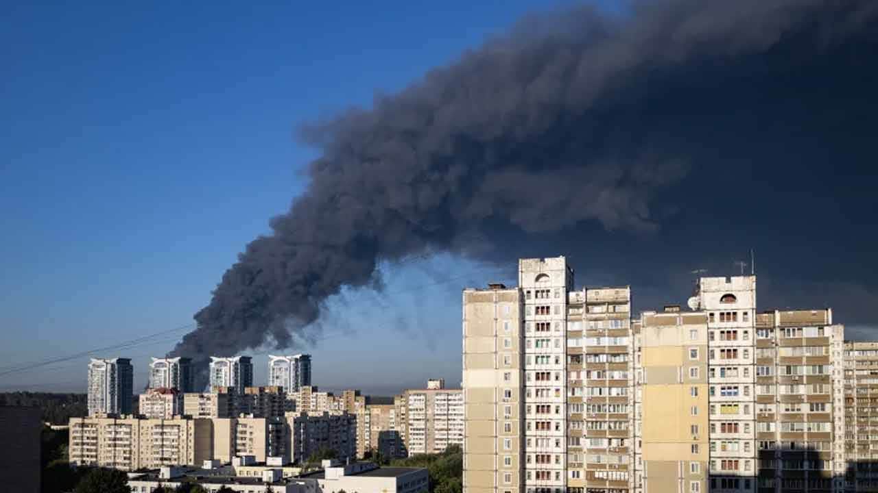 Foto - Kiev yakınlarında Rus İHA saldırısı: Depodaki patlamalarda 37 kişi hayatını kaybetti