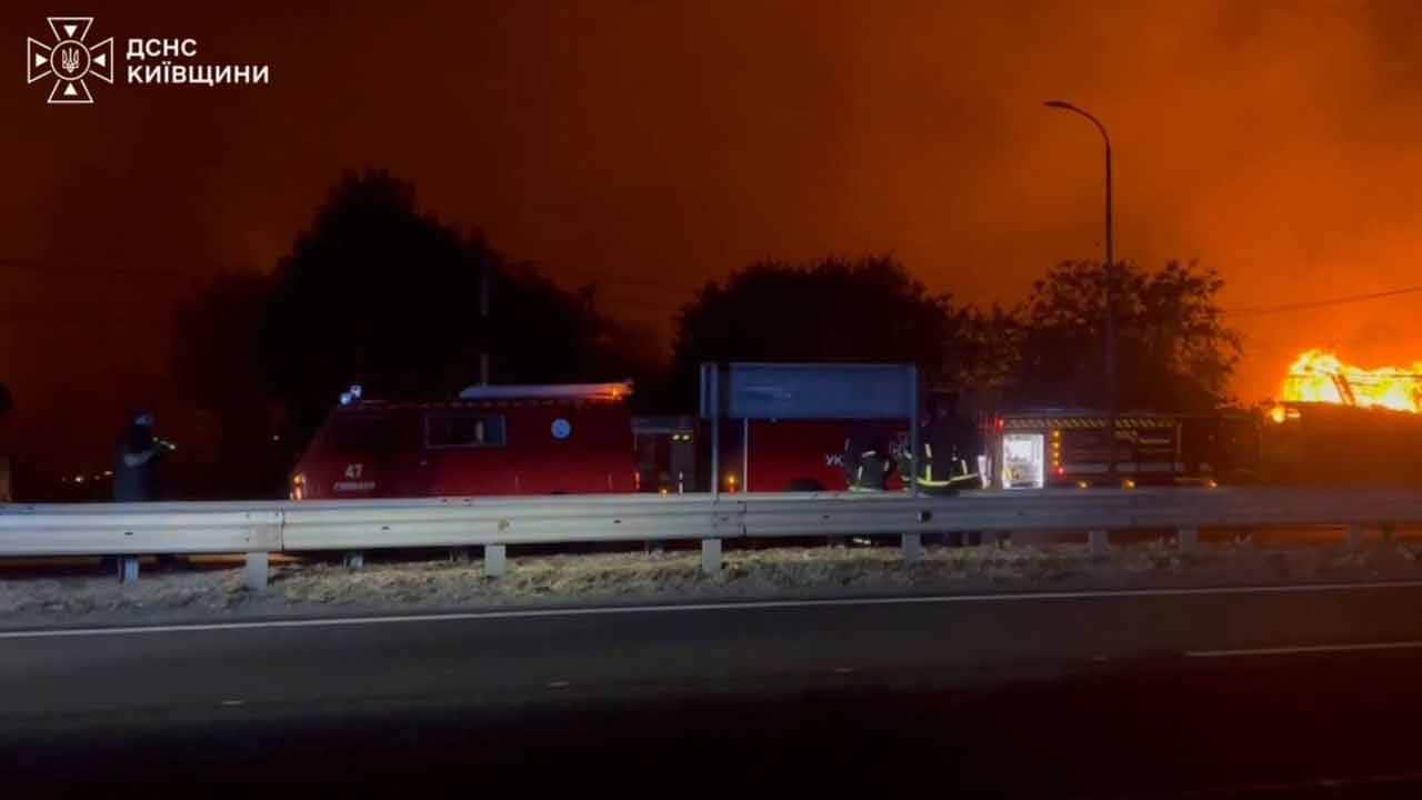 Foto - Kiev yakınlarında Rus İHA saldırısı: Depodaki patlamalarda 37 kişi hayatını kaybetti