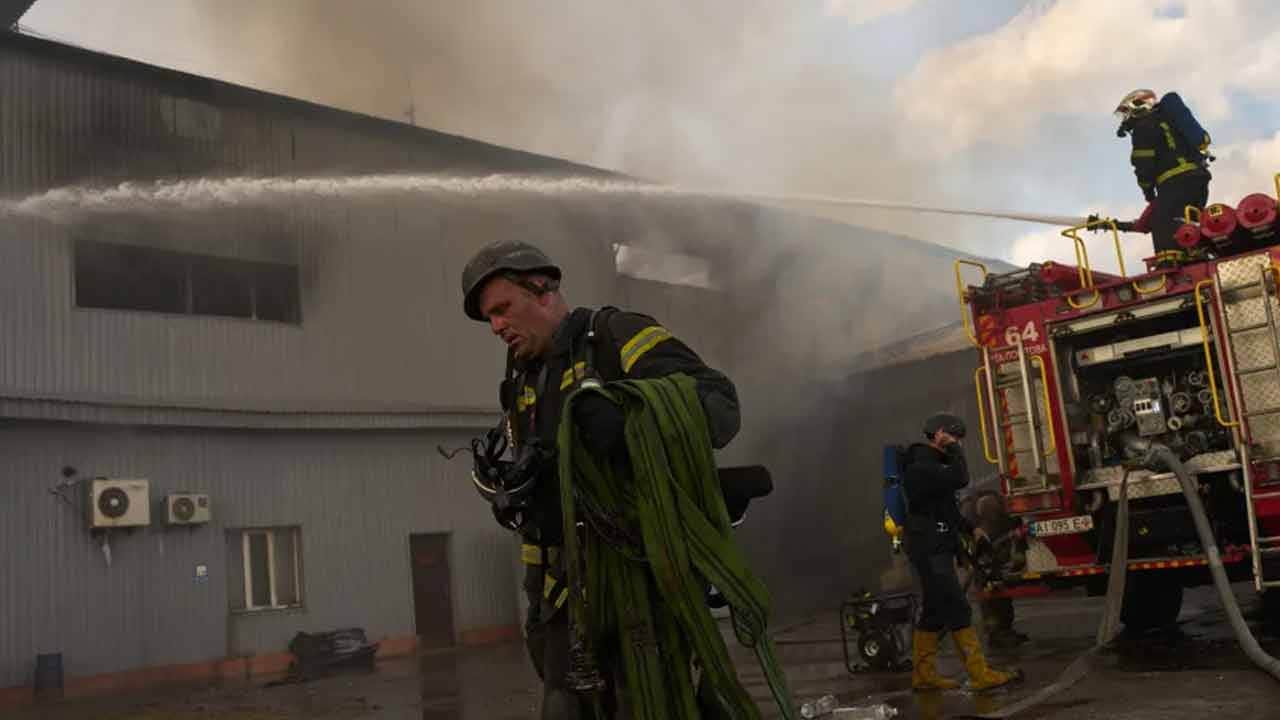 Foto - Kiev yakınlarında Rus İHA saldırısı: Depodaki patlamalarda 37 kişi hayatını kaybetti