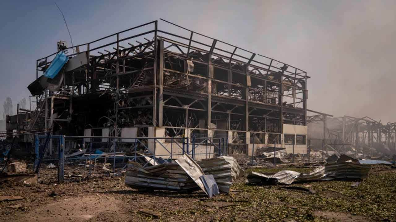 Foto - Kiev yakınlarında Rus İHA saldırısı: Depodaki patlamalarda 37 kişi hayatını kaybetti