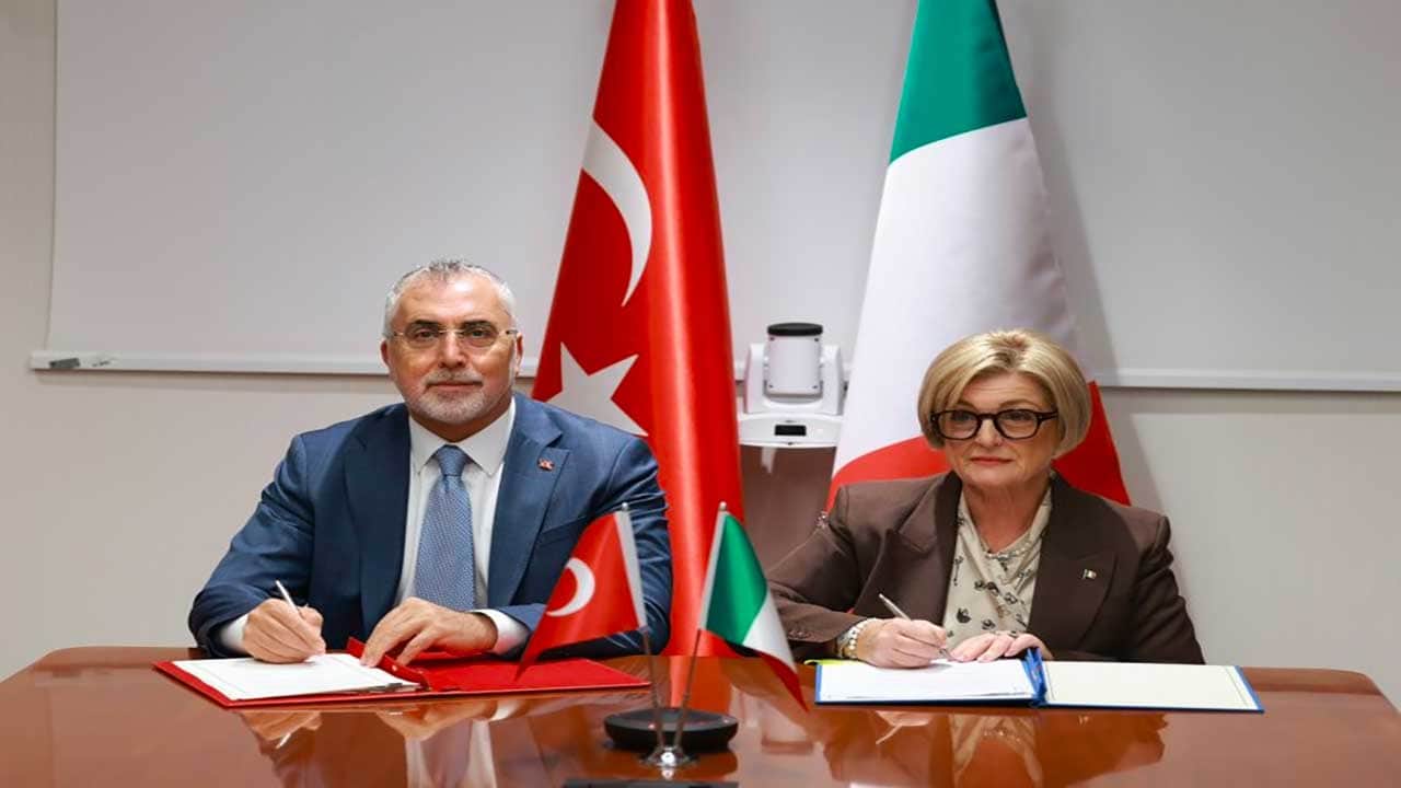 Foto - Türkiye ile İtalya arasında stratejik hamle! Bakan Vedat Işıkhan tarihi mutabakat zaptını imzaladı!